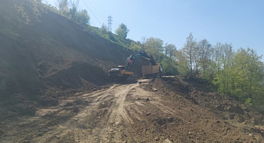 Niksar’da Çöken Yol Kontrollü Olarak Ulaşıma Açıldı