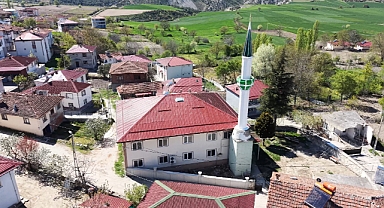 Niksar’da Riskli Minare Yıkıldı, Yenisi Kısa Sürede Yapıldı