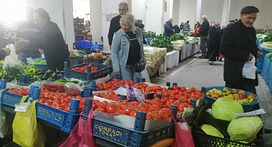 Niksar Pazartesi Pazarı'nda Fiyatlar Biraz Geriledi, Vatandaş Hâlâ Pahalı Buluyor