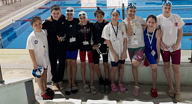 Niksarlı Yüzücülerden Baraj Geçen Performans