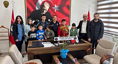 Şehitlere Dua, Çocuklara Sevgi: Niksar'da Polis Haftası