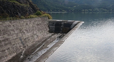 Almus Barajı'nda Savak Taşmaya Başladı