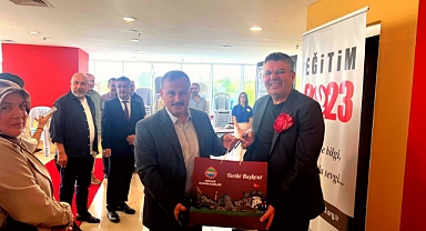Eğitimci-Yazar Alişan Kapaklıkaya, Niksar’da Anlamlı Mesajlar Verdi