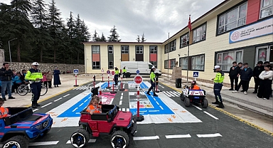 Uygulamalı Trafik Eğitimiyle Miniklere Güvenli Trafik Bilinci Verildi