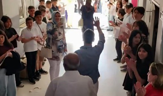 Kaya İsmet Özden Ortaokulu'nda Duygusal Veda: 3 Öğretmen Emekliye Ayrıldı