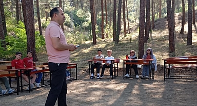 Niksar'da Çocuklar Tabiatta Kur'an Öğrenip Eğleniyor