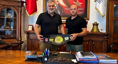 Dünya Şampiyonu Fazlı Eryılmaz, Şampiyonluk Kemeriyle Niksar'da