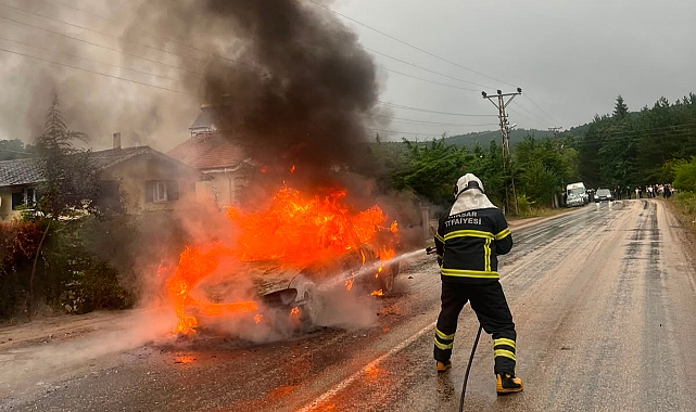 Niksar’da Otomobil Yangını: Araç Kullanılamaz Hale Geldi