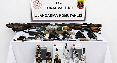 Niksar'da 19 Adrese Eş Zamanlı Baskın! Çok Sayıda Silah Ele Geçirildi