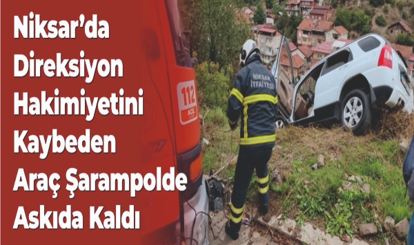 Niksar'da Direksiyon Hakimiyetini Kaybeden Araç Şarampolde Askıda Kaldı
