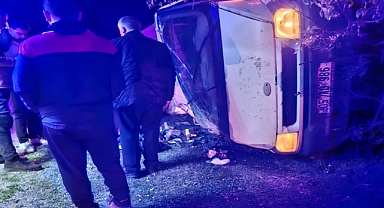 Niksar'da Freni Patlayan Kamyonet Devrildi