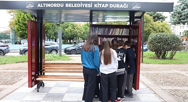 Otobüs Değil, Kitap Durağı!